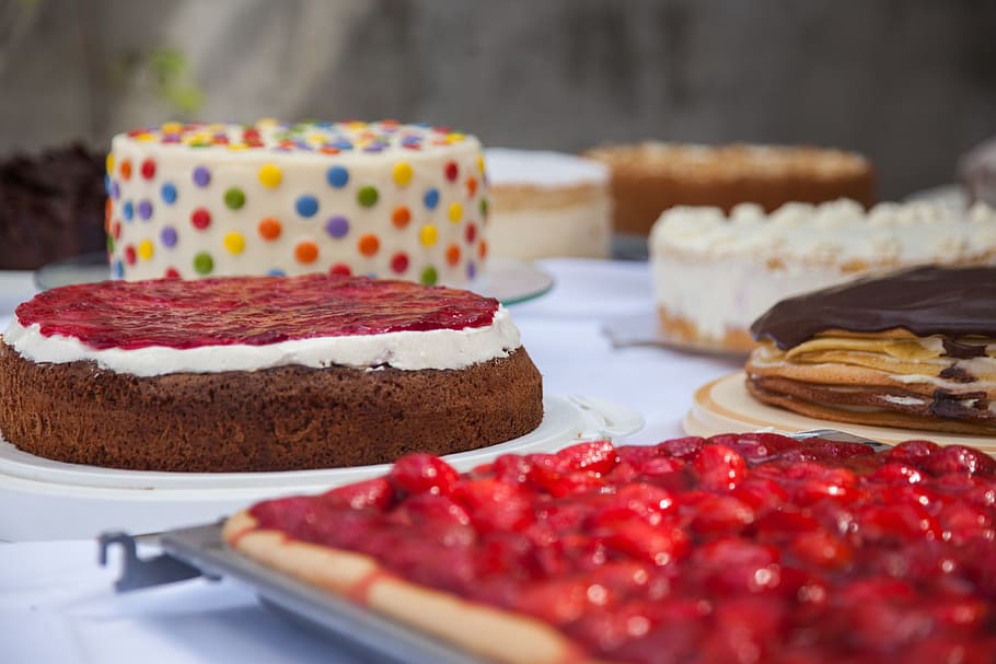 cake, cake buffet, pie, dessert, buffet, träuble cake, currant cake, strawberry cake, banana cake, pineapple cake, plum cake