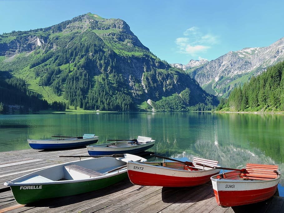 Pět, lodí, vedle, tělo, voda, hora, veslice, vilsalpsee, tannheim, Tyrolsko, turistická destinace