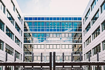 costruzione di vetro, nuvoloso, cielo, edifici, architettura, design, moderno, bicchiere, finestre, scena urbana, struttura costruita