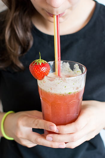 jahoda, bazalková limonáda, domácí výroba, bazalka, limonáda, zblízka, napít se, pití, čerstvý, ruce, Červené