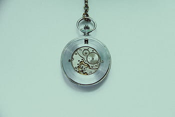 stříbrné kapesní hodinky, ozubená kola, ocel, nerez, klíč, řetěz, klíčenka, mechanický, nikdo, čas, detail