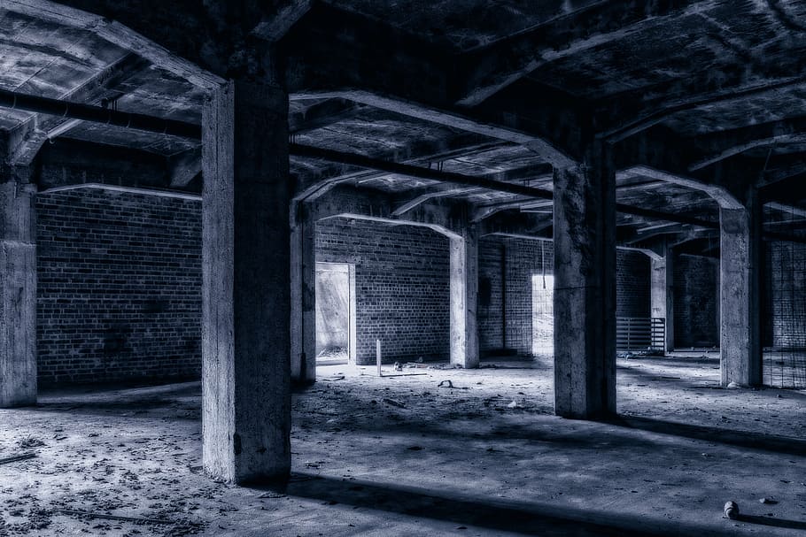 architektonické fotografie ve stupních šedi, keller, podzemí, ztracená místa, atmosféra, ponurý, pforphoto, nálada, zanedbané, zdivo, světlo