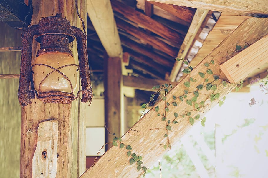 brown, kerosene lamp, hanging, wooden, post, hanging on, wood - Material, old, old-fashioned, retro Styled, dirty