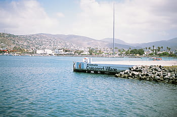 hnědý, riprack, pobřeží, fotografie, cruisoport, vesnice, u, moře, během dne, přístav, voda