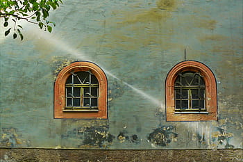 dva, hnědý, zarámovaný, obloukové okno, okno, hauswand, fasáda domu, domácí fronta, fasáda, architektura, zvětralý