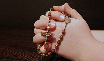 persona, detenzione, Marrone, collana di rosari, rosario, fede, pregare, mani piegate, preghiera, attraversare, cristianesimo