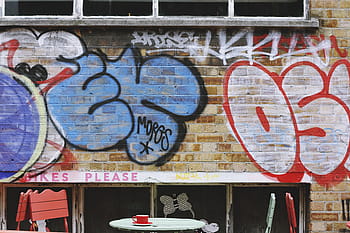 graffiti zeď, zeď, cihly, malovat, vandal, umění, písmena, stůl, židle, pohár, prázdný