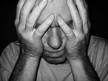 camicia girocollo, bruciato, esausto, solo, solitudine, solitario, essendo da solo, depressione, drammatico, ego, emotivo
