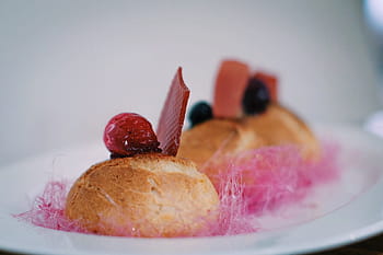 profiterole dessert, profiterole, toetje, bessen, profiteroles, zoet, voedsel, fruit, cake, fijnproever, gebakje