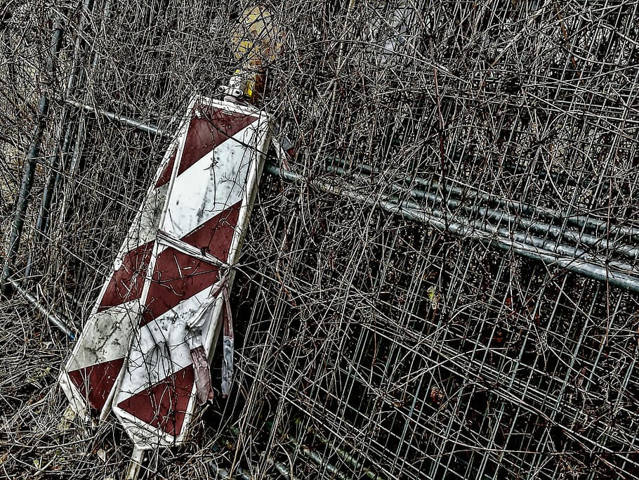 bariéra, stavební plot, zarostlý, kůra, Pozor