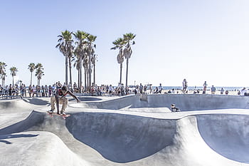 muž, kousky, použitím, skateboard, brusle, park, během dne, bruslař, skatepark, polovina potrubí, skok