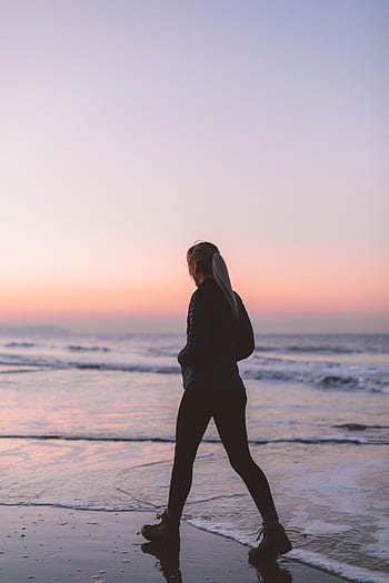 a piedi, spiaggia, donna, silhouette, onde, tramonto, cielo, salutare, tranquillo, calmo, calma, bella