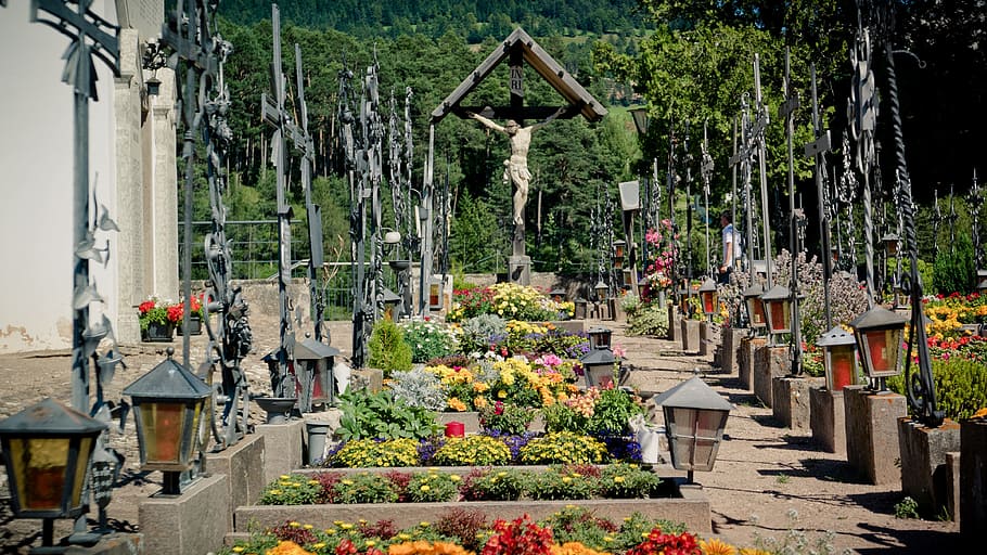 krucifix, hřbitov, hroby, aldino, odpočívadlo, kříže, lucerna, Jižní Tyrolsko, kovové kříže, kov, žehlička