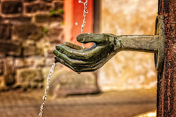 seletiva, foco fotografia, implorando, busto de mão, fonte, água, fluxo, molhado, característica da água, respingo, jato de água