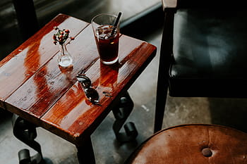 nápojová sklenice, vedle, váza, sluneční brýle, stůl, dřevěný, květ, nábytek, soda, nápoje, dřevo - materiál