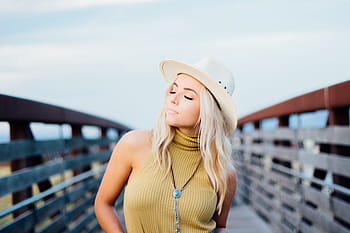 blond, håret kvinde, Brun, uden ærmer, top, bro, modefotografering, mennesker, pige, kvinde, alene