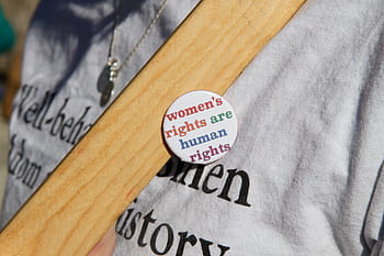 osoba, nošení, bílý, ženy, práv, člověk, práva pin-back tlačítka, pochod žen, pochodovat, žena, protest