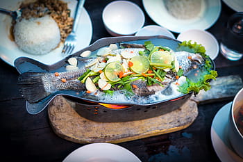 Abendessen mit frischem Fisch, Fisch, Abendessen, Essen / Trinken, Lebensmittel, Mahlzeit, Gourmet, Frische, Kochen, Gemüse, Teller