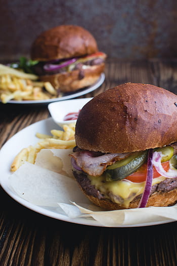 čedar, slanina, hranolky, hamburger, hovězí, maso, dřevo, jídlo, cheeseburger, listový salát, rajče