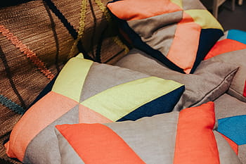 枕、 展覧会、 ベッド、 赤、 重量、 体重計、 クッション、 寝具、 羽毛布団、 マルチ色、 繊維