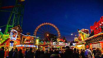 lidé, karneval, zábavný veletrh, zábavní park, hamburger dom, cestování karneval, noc, umělecká kultura a zábava, velká skupina lidí, volnočasové aktivity, jízda zábavním parku
