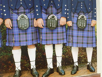 três, pessoa, vestindo, manta, saias, kilts, escócia, escocês, moda masculina, radical, vestuário