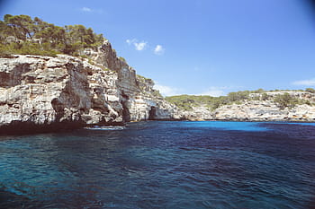 πράσινος, δέντρα, μπλουζα, γκρί, γκρεμός, βουνό, κοντά, σώμα, νερό, ρε, θάλασσα