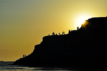 silueta fotografie, lidé, hora, západ slunce, soumrak, nebe, hory, útesy, silueta, stíny, pláž