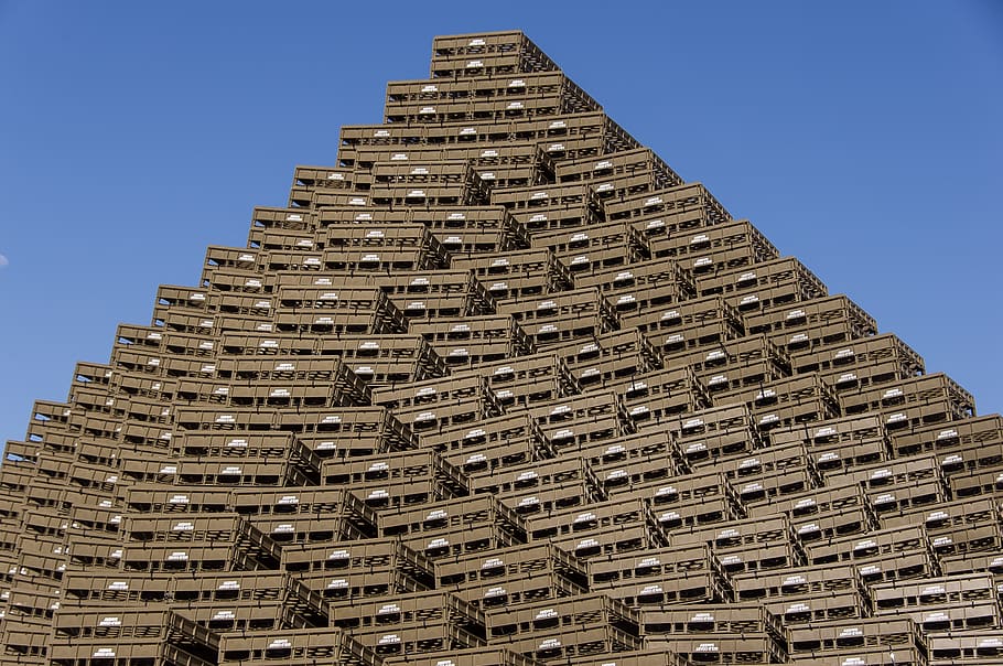 sochařství, umění, pyramida, plastický, přepravky, konstrukce, moderní, výstava, modrá obloha