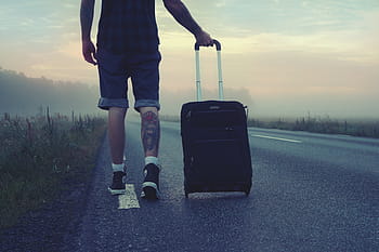 persona, traino, bagaglio, uno, strada, escursionista, viaggiatore, viaggio, uomo, va, valigia