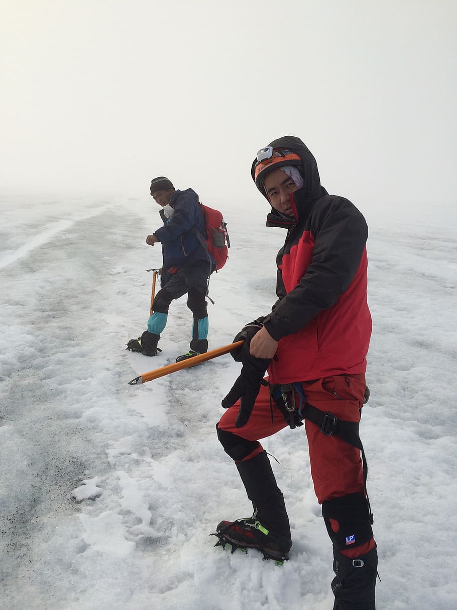 mountaineer, haba, snow mountain, on foot