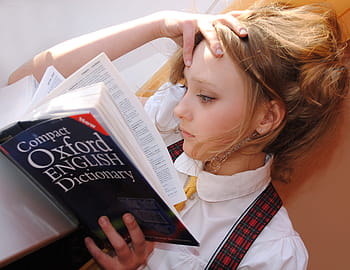 dívka čtení, kompaktní, oxford anglický slovník, dívka, Angličtina, slovník, studie, škola, číst, rezervovat, lekce