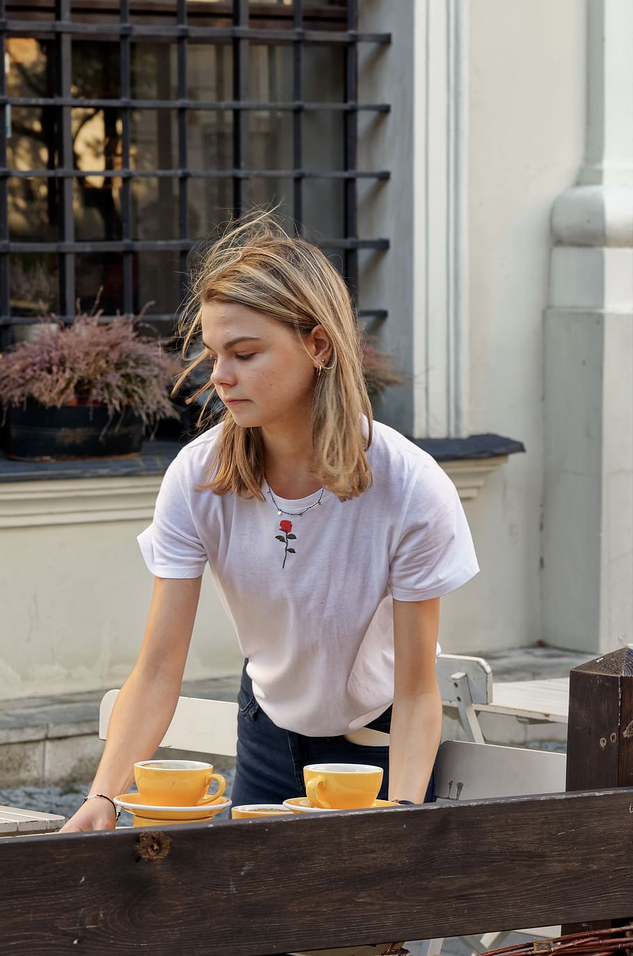 girl, woman, young, hair, long, blond, t-shirt, white, gathering, pots, the cups