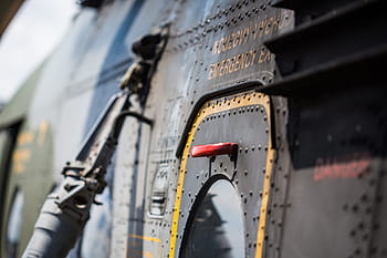 puerta de salida de emergencia, helicóptero del ejército, salida de emergencia, puerta, ejército, helicóptero, sucio, polvo, emergencia, salida, heli