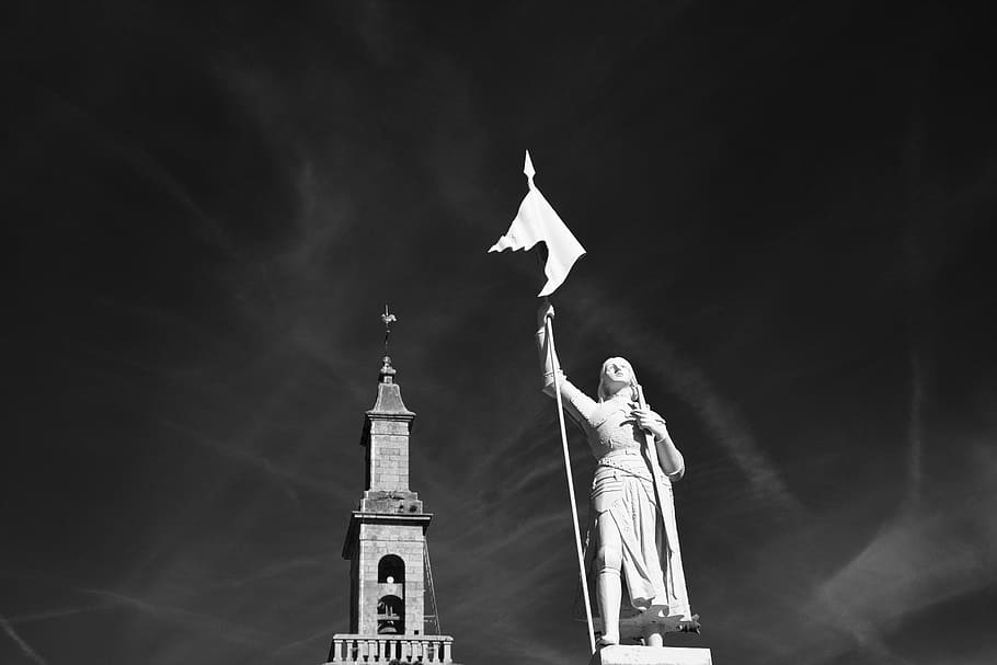 socha joan oblouku, photo černý bílý válečník, 1412-1431, 100 let války, historický charakter, Dějiny, Johanka z Arku, socha, meč, zvonice kostel