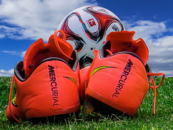 Červené, nike, mercurial, kopačky, bílý, fotbalový míč, přízemní, detailní, fotografie, oranžový, nike mercurial