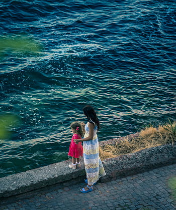 donna, detenzione, ragazza, in piedi, corpo, acqua, giorno, accanto, mare, oceano, onde