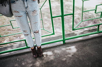 mulher, preto, jaqueta, rasgado, jeans, verde, corrimão, Loiro, fêmea, menina, bonita