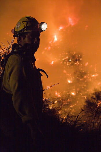 Feuerwehrmann, Waldbrand, Silhouette, heiß, Hitze, gefährlich, brennen, Flammen, Rauch, Wasser, Ausrüstung