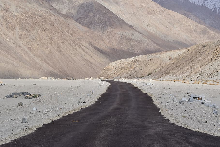 jalan, gurun, gunung, leh, ladakh, kashmir, hundar, india, jalan panjang, jalan satu-satunya, perjalanan