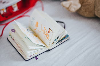 varios juguetes, varios, juguetes, juegos, muñeca, figura, niños, moneda, negocios, papel moneda, finanzas