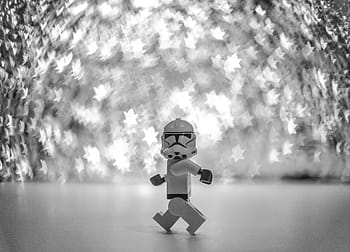fotografie ve stupních šedi, lego stormtrooper, lego, hvězdné války, stormtrooper, chůze, hračka, plastický, postava, miniaturní, bílý