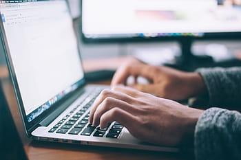 persoon, gebruik makend van, zwart, wit, laptop computer, dag, laptop, appel, toetsenbord, technologie, Mac