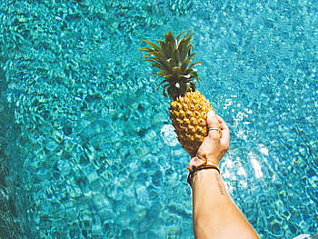 osoba, hospodářství, ovoce ananasu, ruka, prsten, bazén, voda, plavání, jídlo, ovoce, ananas