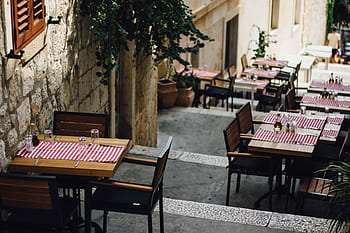 tables, chairs, restaurants, cutlery, setup