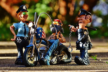 tři, muž, stojící, fotografování posunu, cyklista, policie, řízení, kolo, tetovaný, policajt, policistka