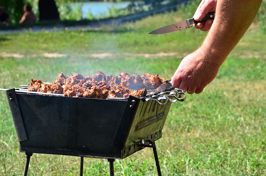 shish kebab, Chutný, smažené maso, maso, špejle, mangal, smažení, kouř, detailní