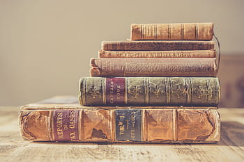 šest, vinobraní, hardbound, knih, rezervovat, starý, štípané, stůl, dřevo, číst, stránek