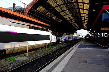 két, fehér, bullet vonatok, tgv 1 és 2 pótkocsi, régi és új, vasúti, Francia, Magassebesség, távoli forgalom, elektromos többszörös egység, emelvény