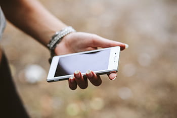 若い、 女性、 持株、 白、 モバイル、 電話、 白人、 女の子、 技術、 手、 白い電話